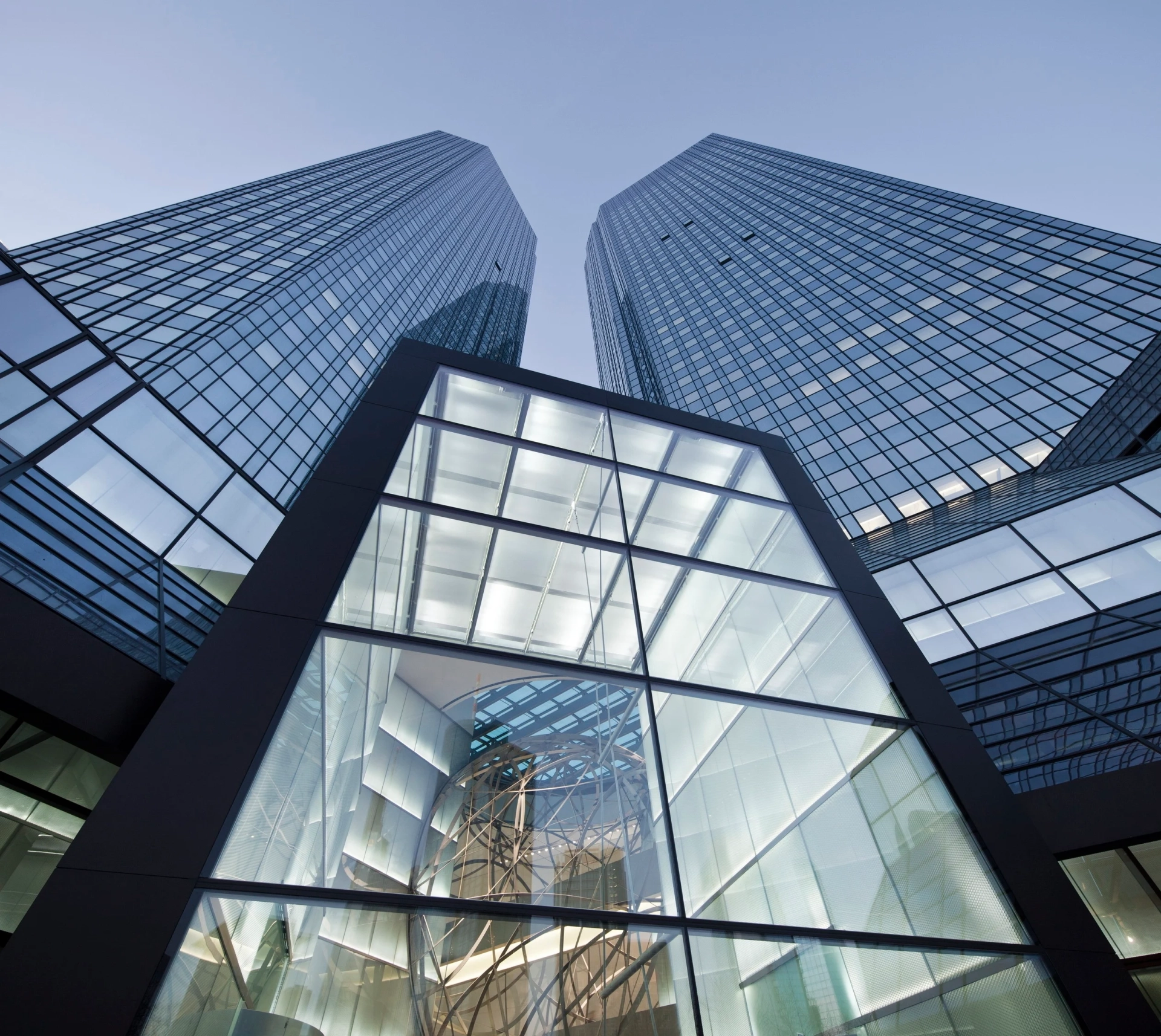SUSPENDED CURTAIN WALL