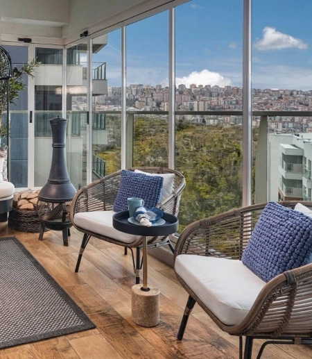 Balcony glazing