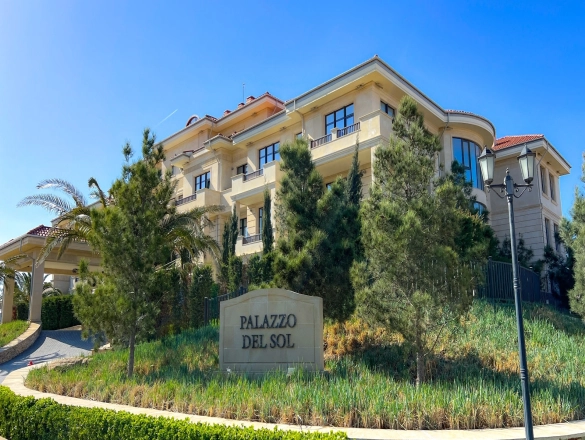 Palazzo Del Sol & Della Luna